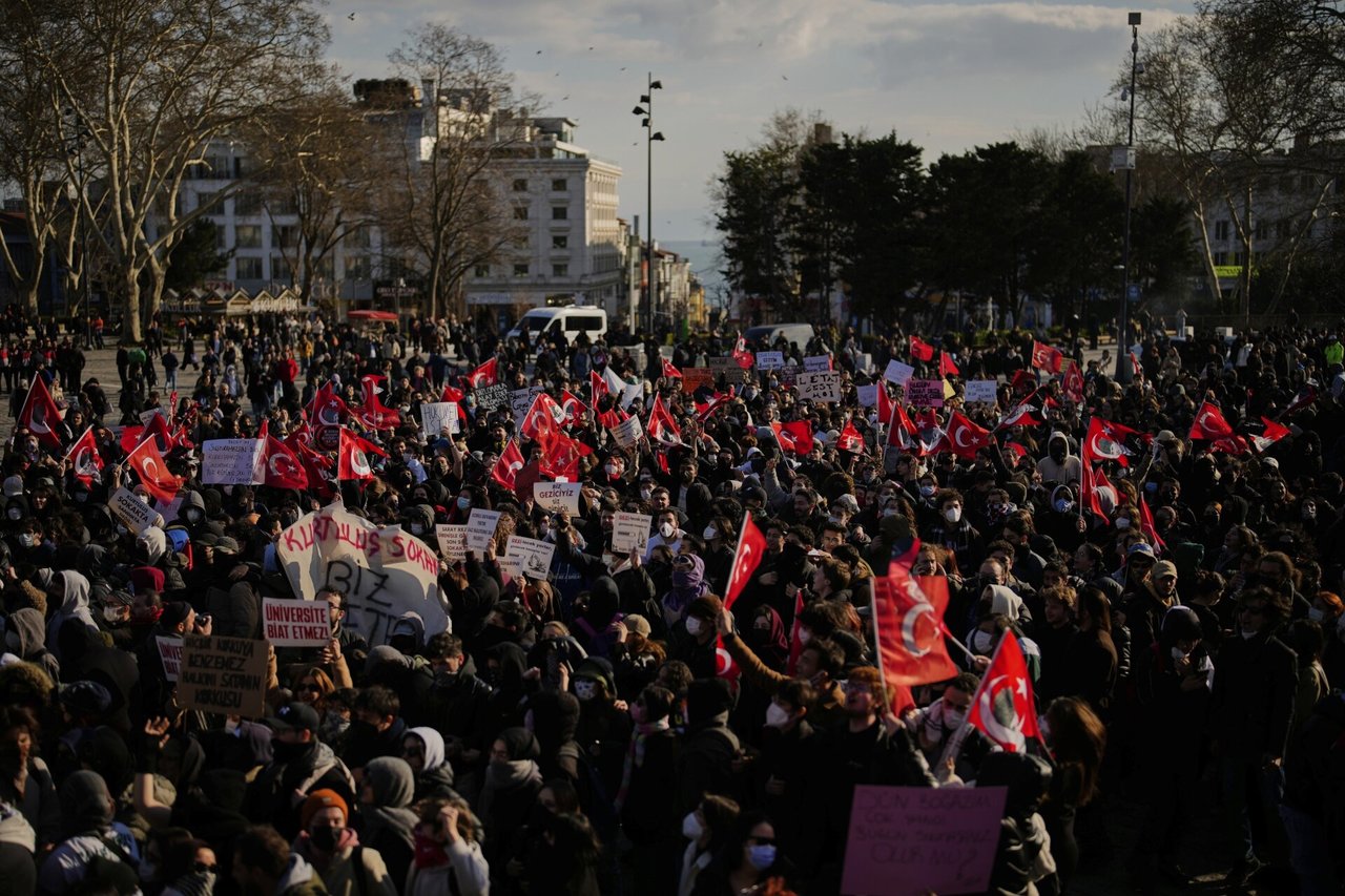 Stambule link merijos žygiuoja mažiausiai 10 tūkst. protestuotojų – AFP