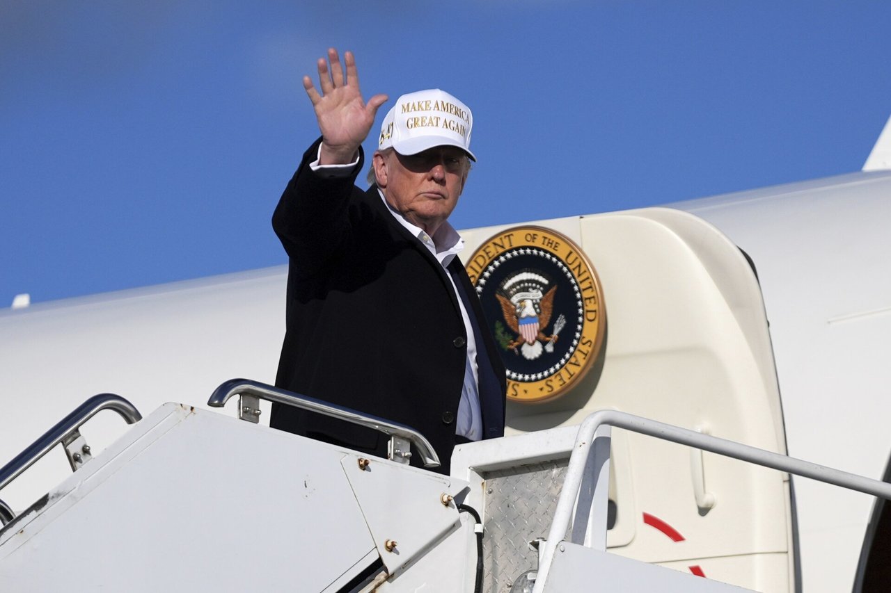 Kanadoje vykstant rinkimams, Trumpas reklamuoja planą paversti ją 51-ąja valstija