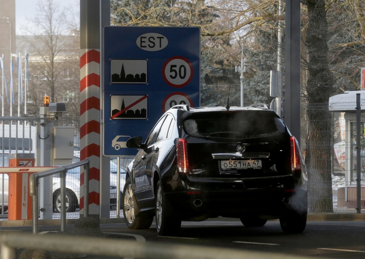 Estija kelioms dienoms dėl pratybų uždaro Narvos sienos perėją
