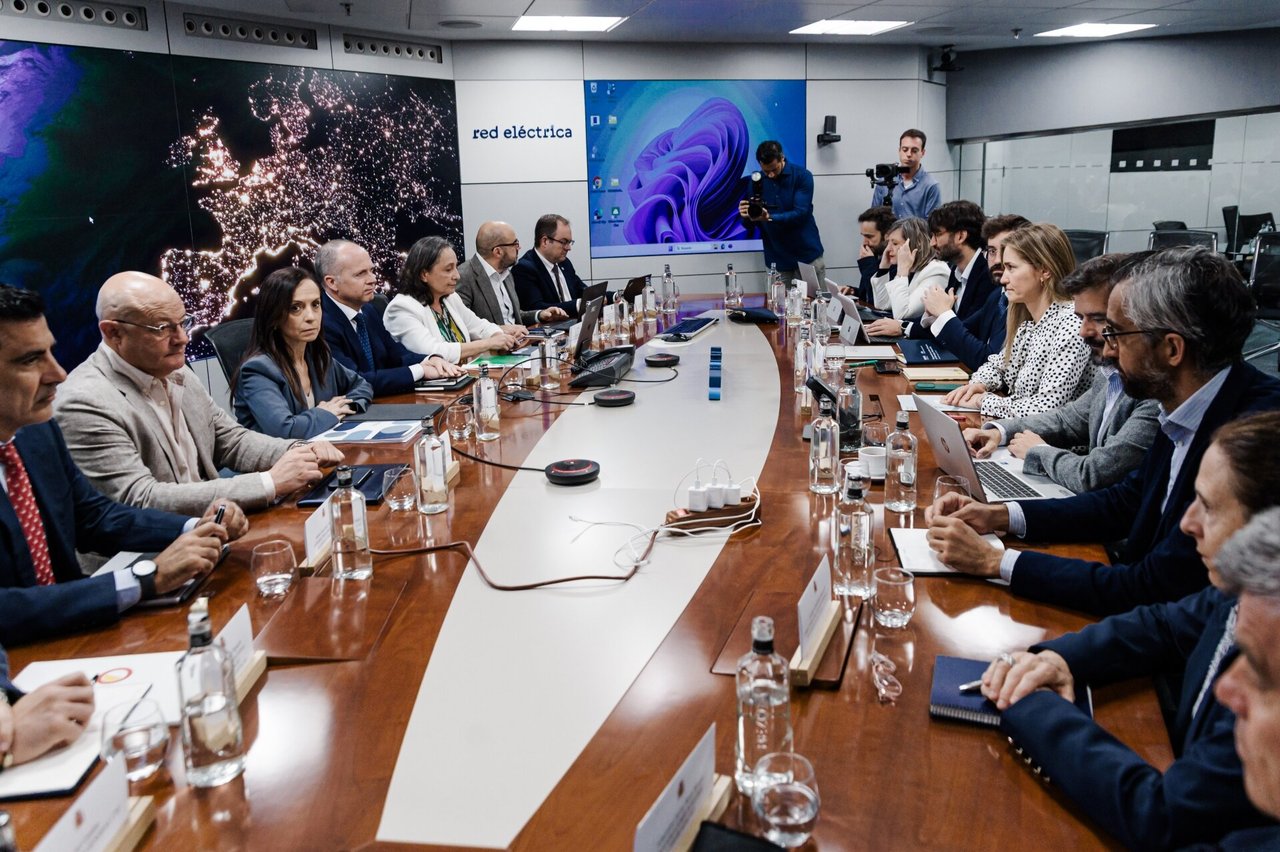 Ispanija: elektros dingimui paaiškinti reiks dar kelių dienų, neatmetama kibernetinė ataka