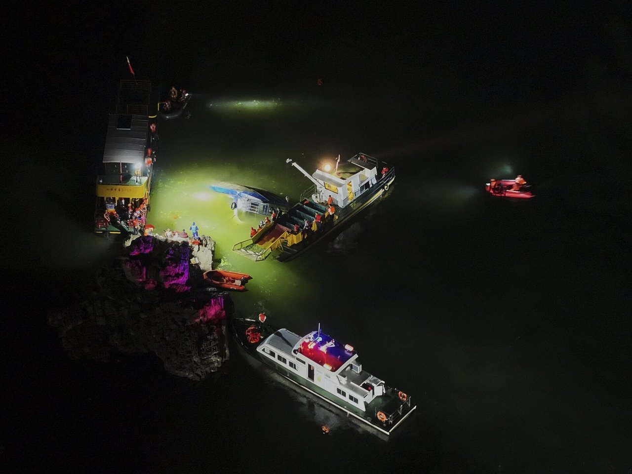 Kinijoje apsivertus turistiniams laivams žuvusiųjų skaičius išaugo iki 10