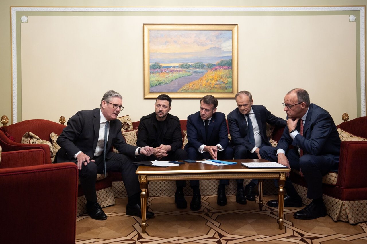 Po paliaubų ultimatumo JK sušaukė ministrus deryboms dėl Ukrainos