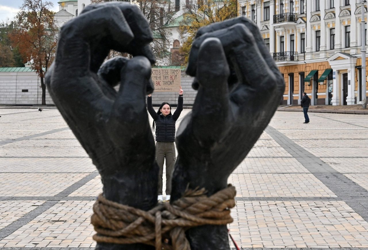 Ukraina kaltina Rusiją sustabdžius apsikeitimus karo belaisviais