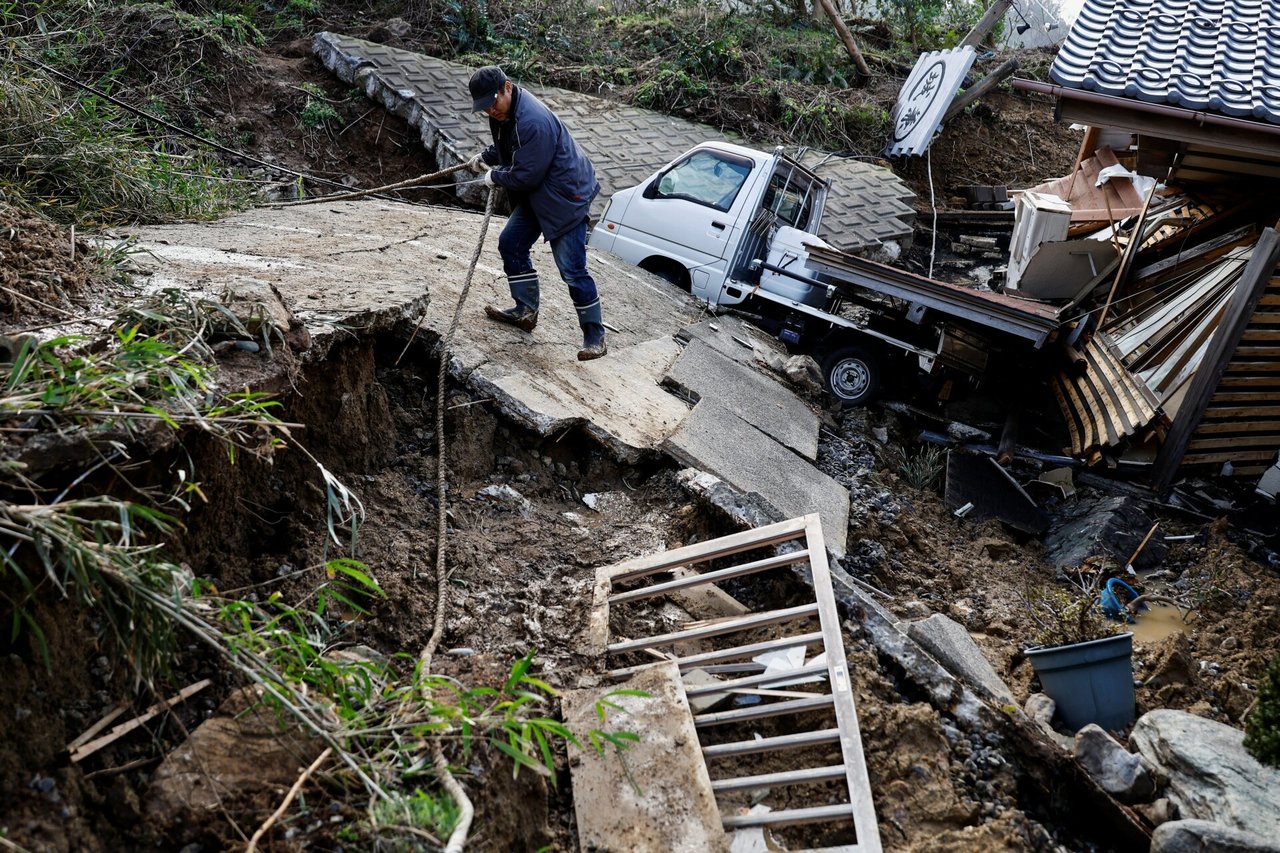 Japonijoje žemės drebėjimo aukų skaičius išaugo iki 126