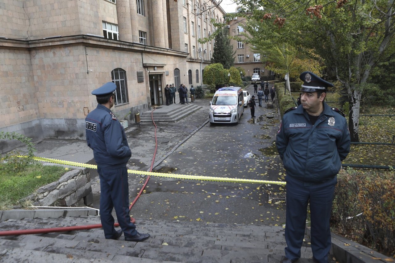 Armėnijos sostinėje prie policijos nuovados susprogdinta rankinė granata 