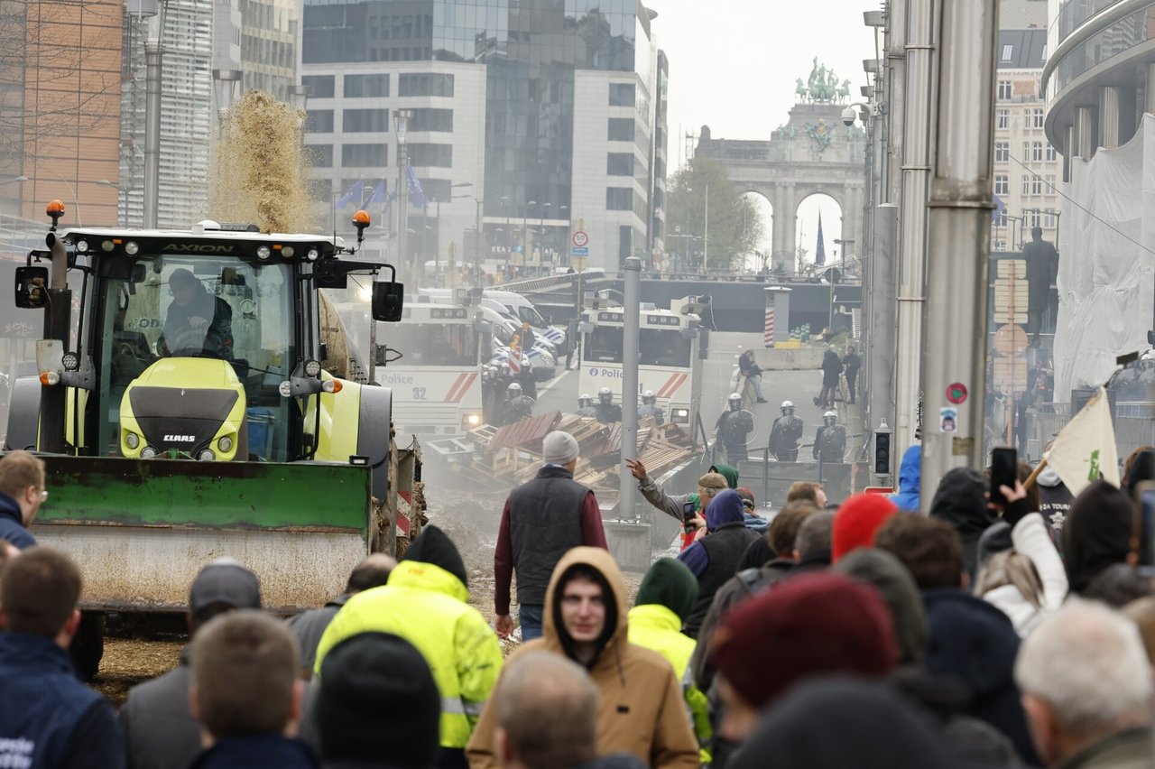 Į Briuselį plūstant traktoriams ES valstybės susitarė dėl žemės ūkio politikos peržiūros