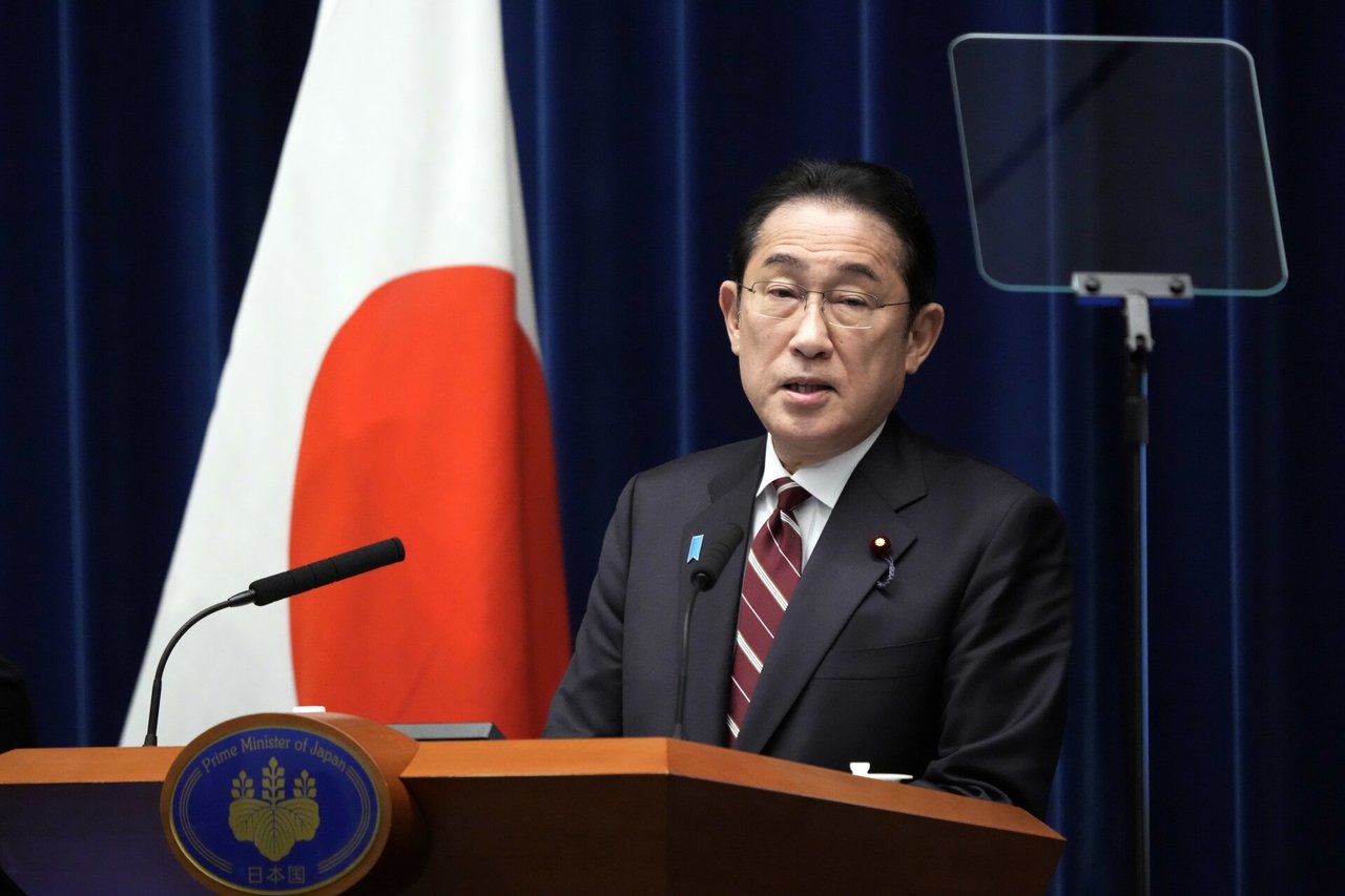 F. Kishida sako vis dar siekiąs susitikimo su Kim Jong Unu