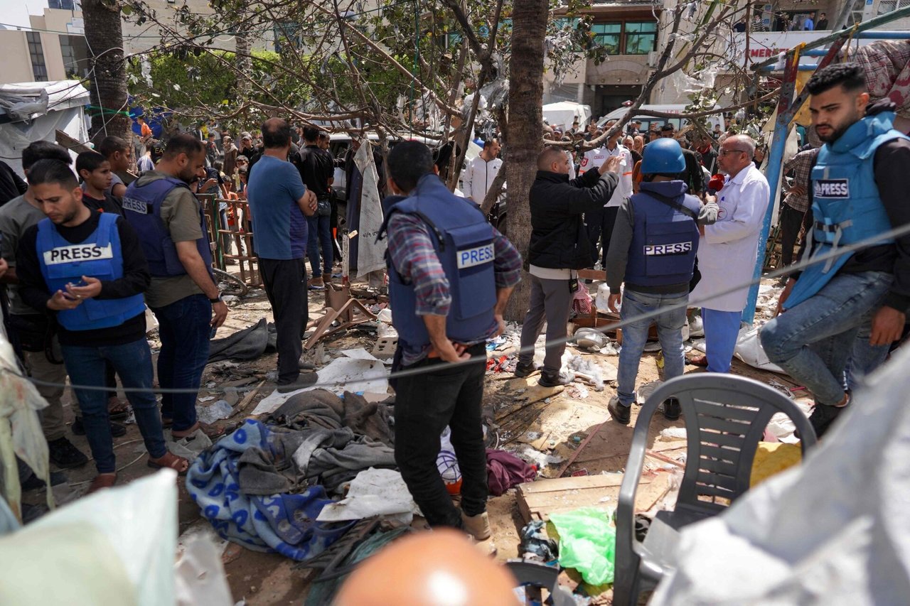 Per Izraelio smūgį „Al Aksos kankinių“ ligoninei žuvo du žmonės, du žurnalistai sužeisti