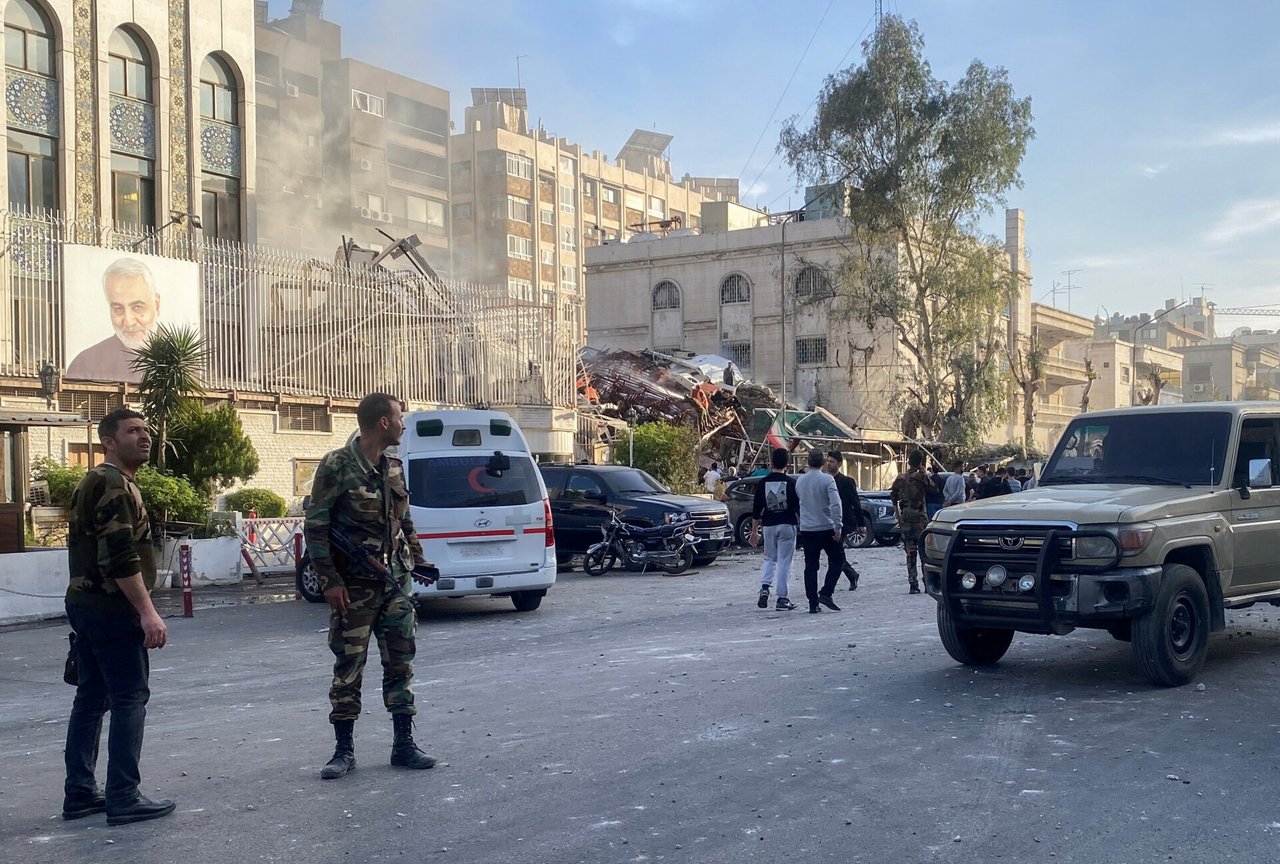 SOHR: Izraelio smūgiai Damaske pastate šalia Irano ambasados pražudė 8 žmones