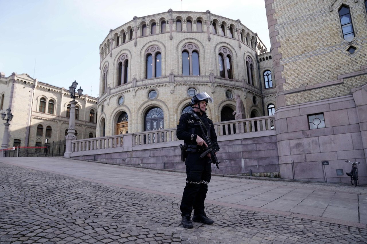 Dėl neįvardytų grasinimų buvo laikinai uždarytas Norvegijos parlamentas