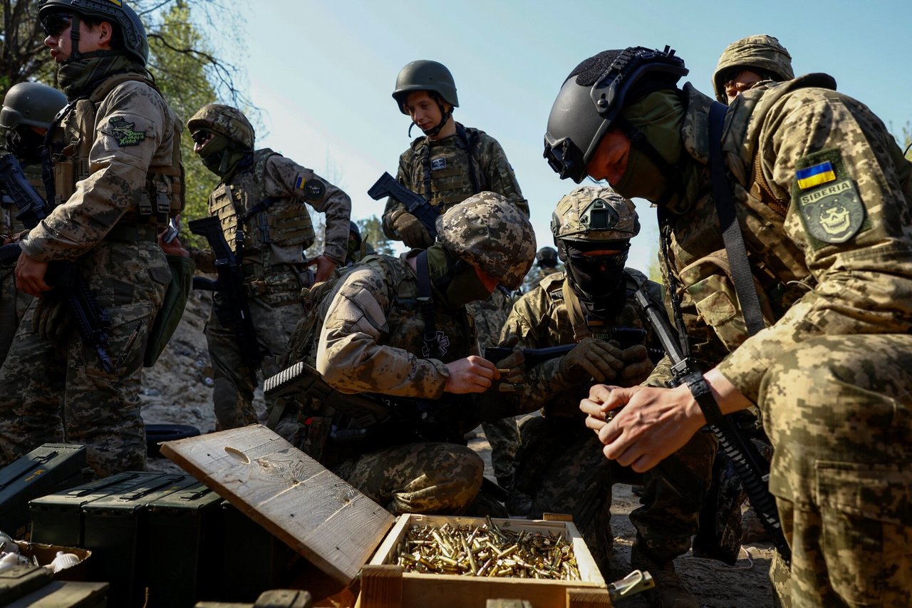 Slovakai per kelias dienas surinko šimtus tūkstančių eurų Ukrainos amunicijai