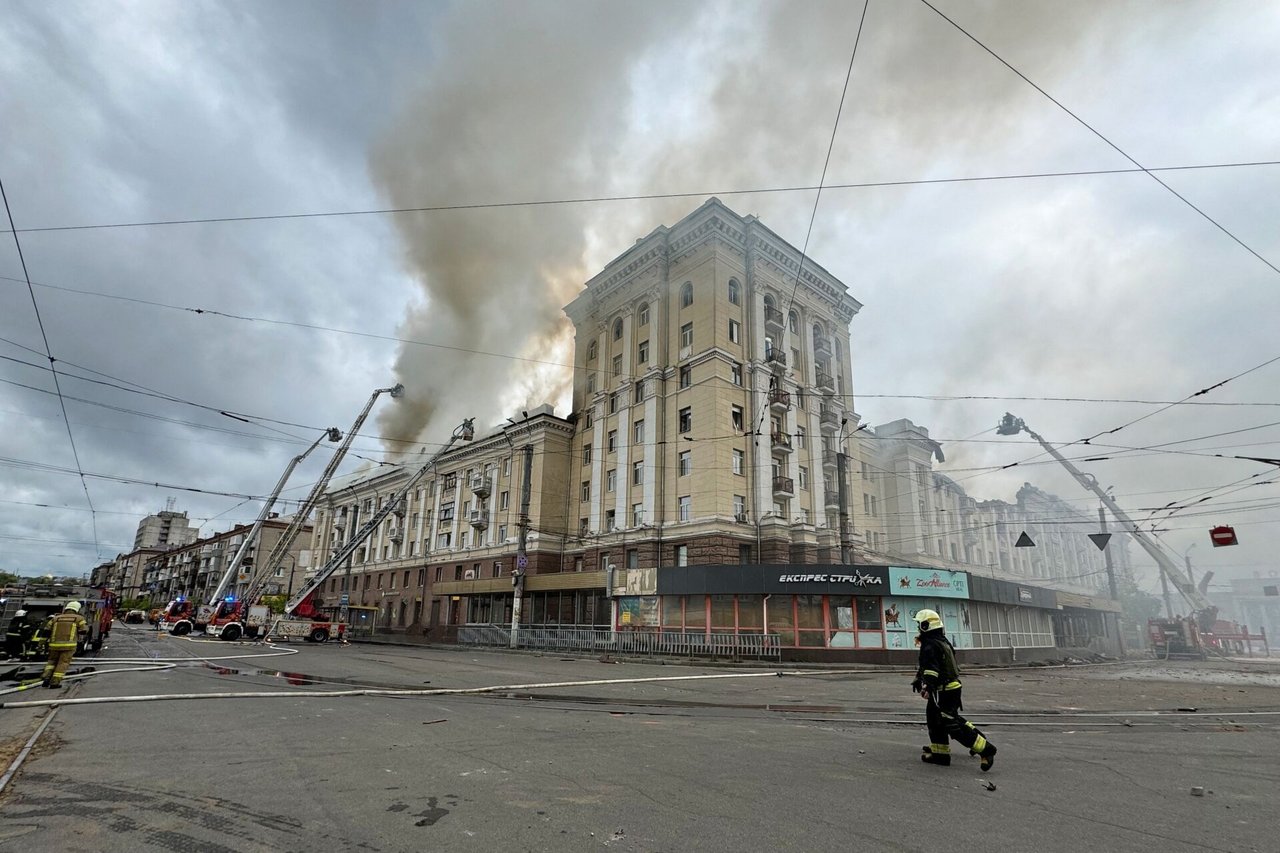 Per naktinius Rusijos smūgius Ukrainoje žuvo 8 žmonės, o Kyjivas numušė rusų bombonešį