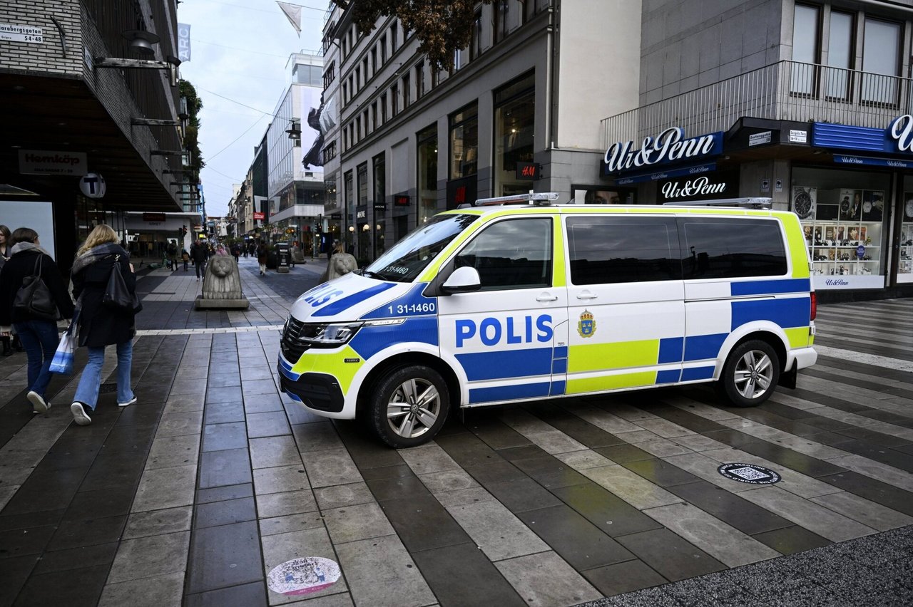 Švedijoje kaukėti vyrai užpuolė antifašistinį renginį