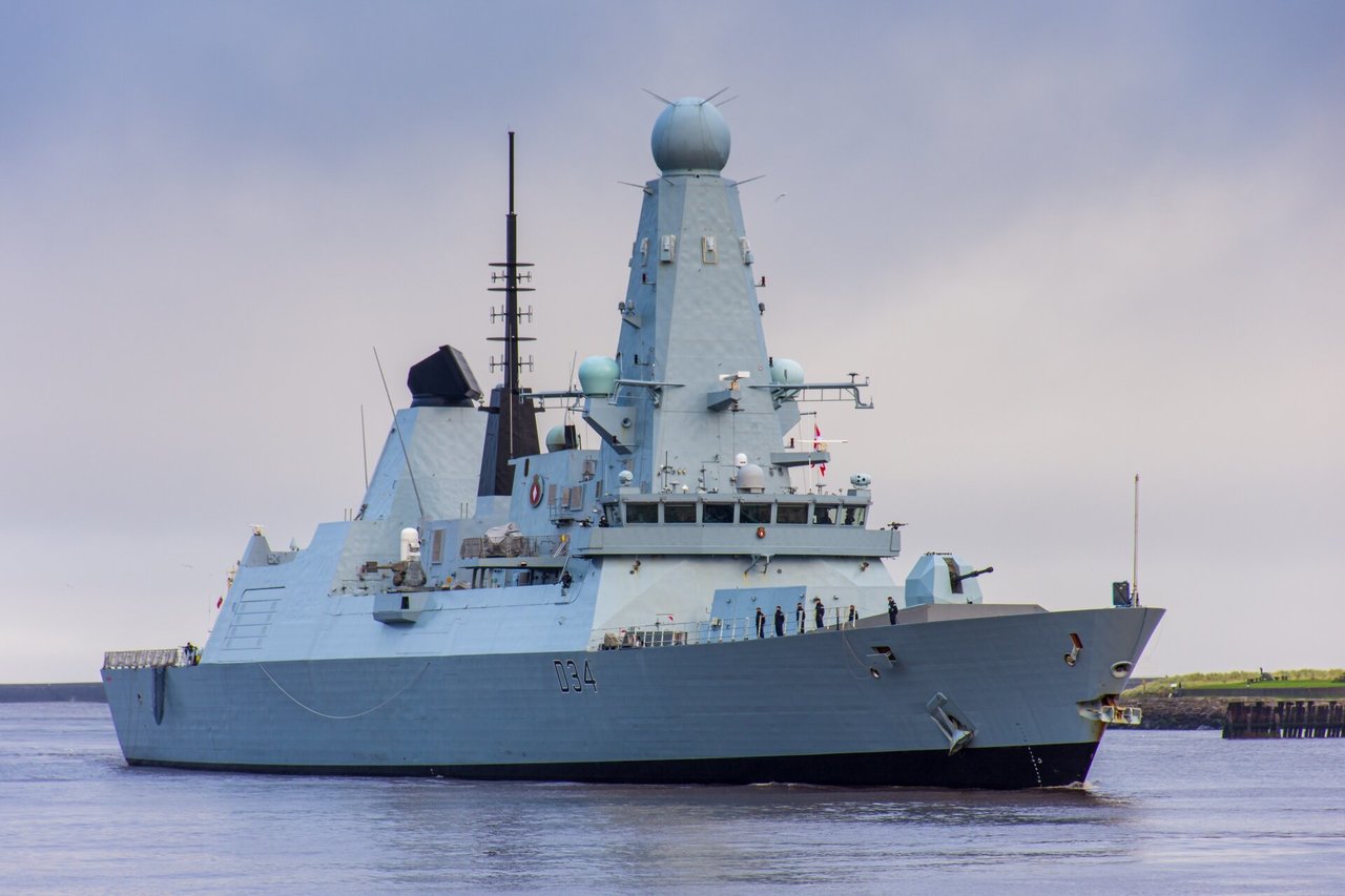 JK karinis jūrų laivynas numušė husių raketą, nukreiptą į prekybinį laivą