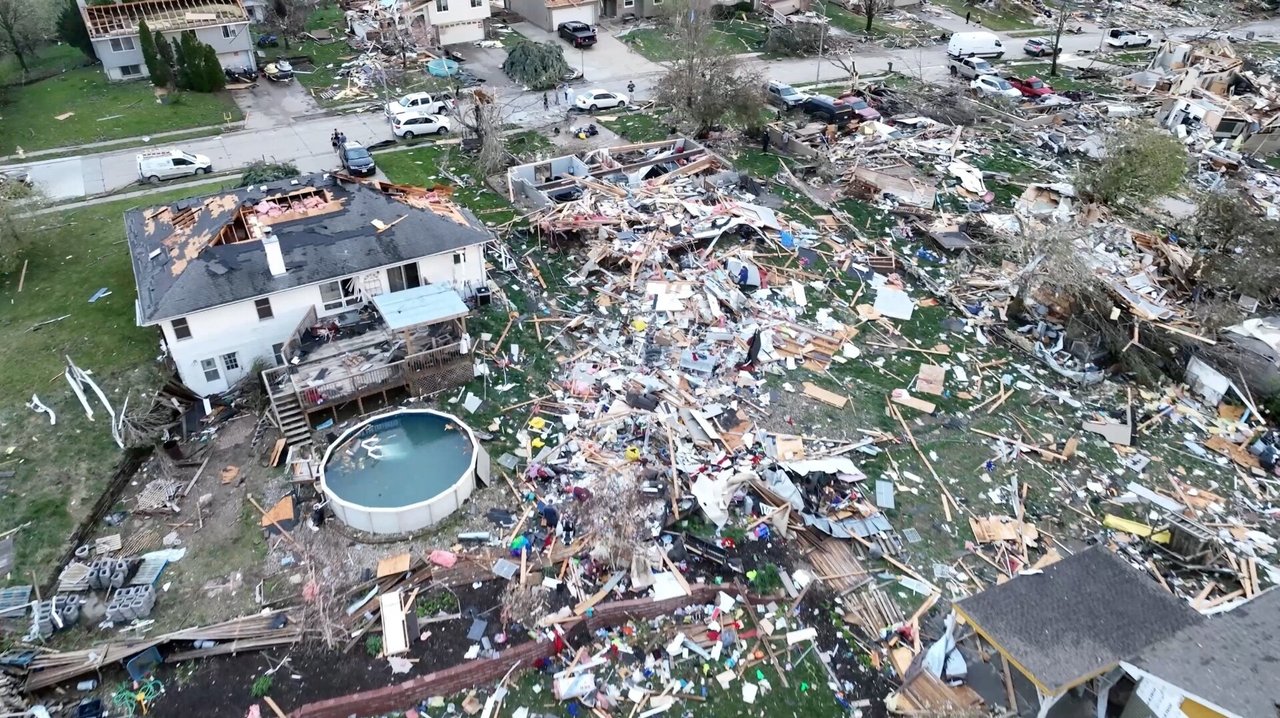 Centrinę JAV dalį siaubė dešimtys tornadų