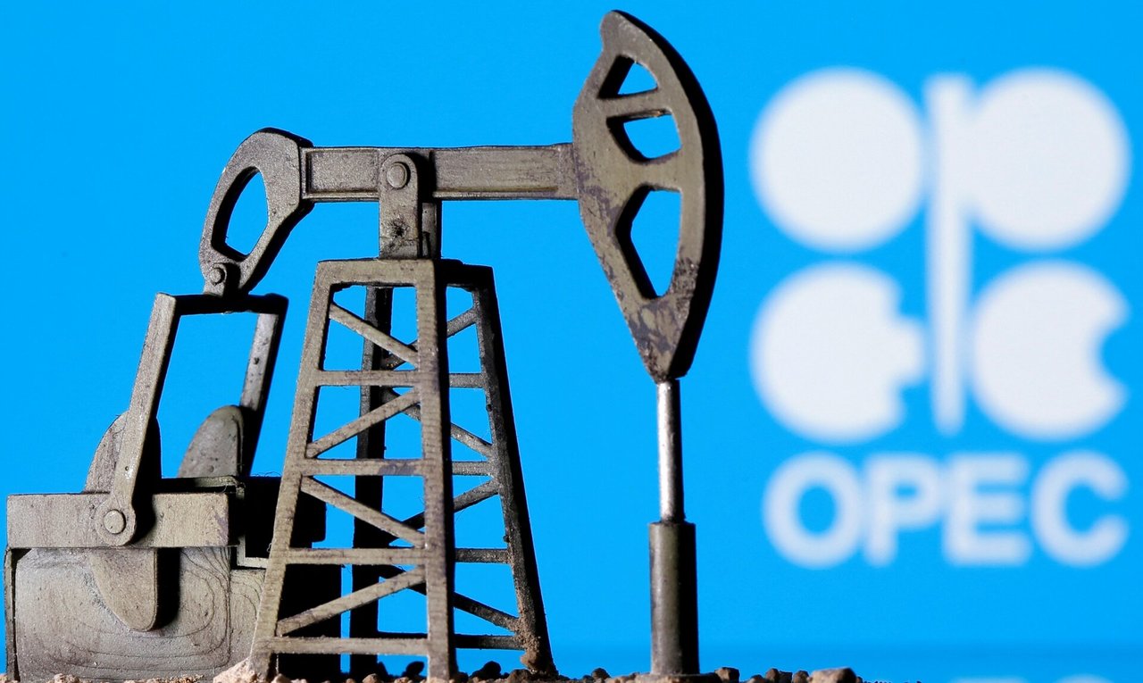 Rusija antrąjį ketvirtį naftos gavybą sumažins beveik puse milijono barelių per parą