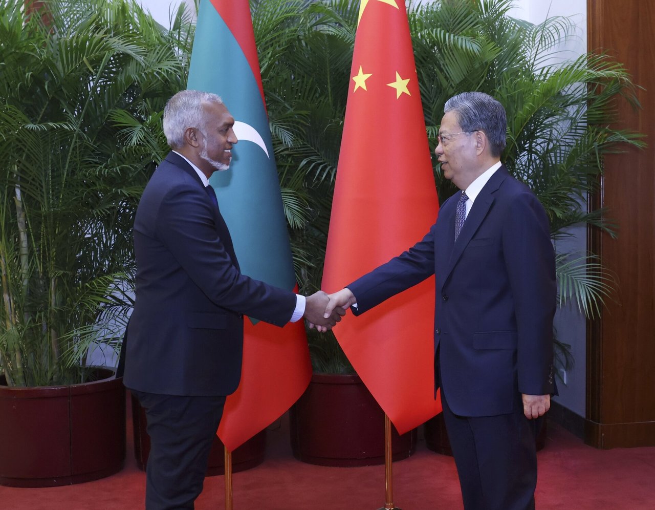 Pareikalavę išvesti Indijos dislokuotus karius Maldyvai pasirašė gynybos sutartį su Kinija