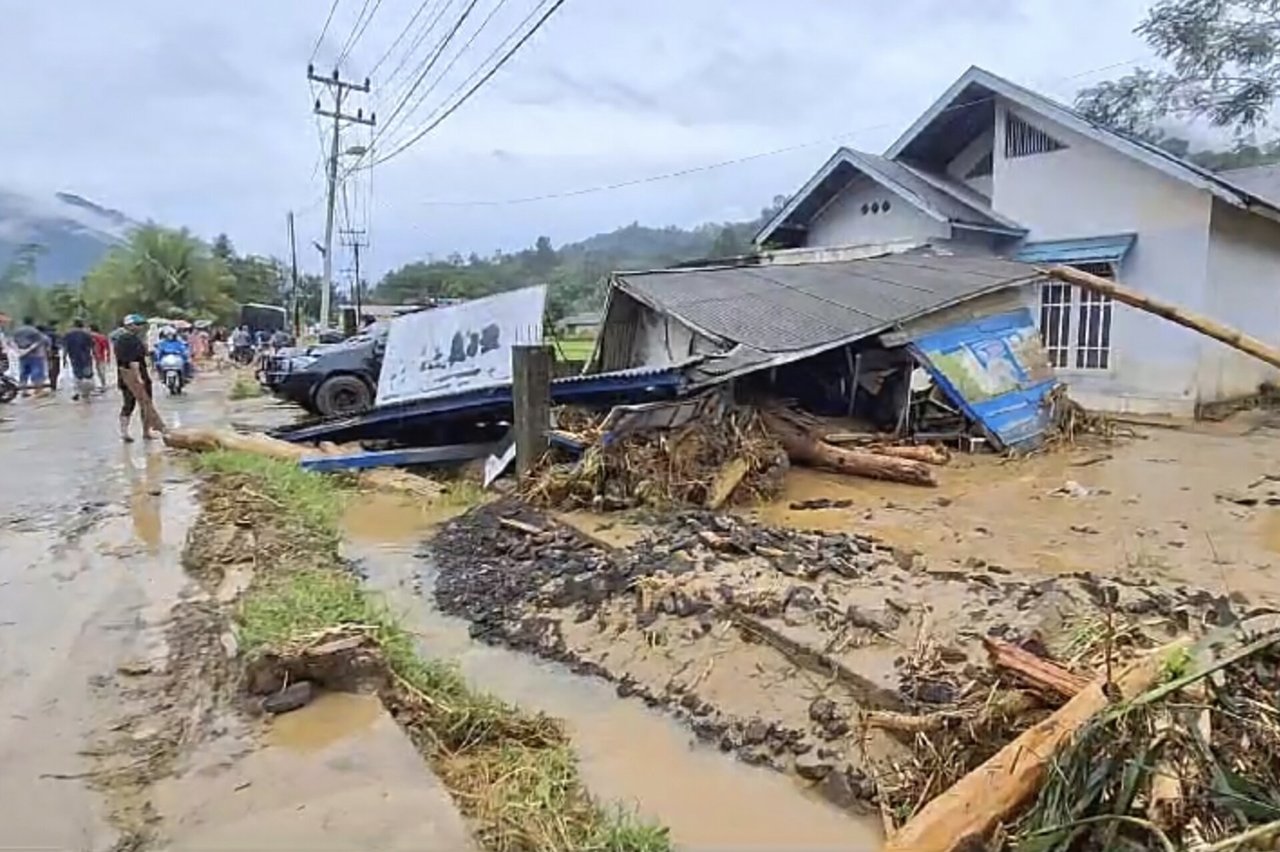 Potvyniai ir nuošliaužos Indonezijoje pareikalavo 21 gyvybės