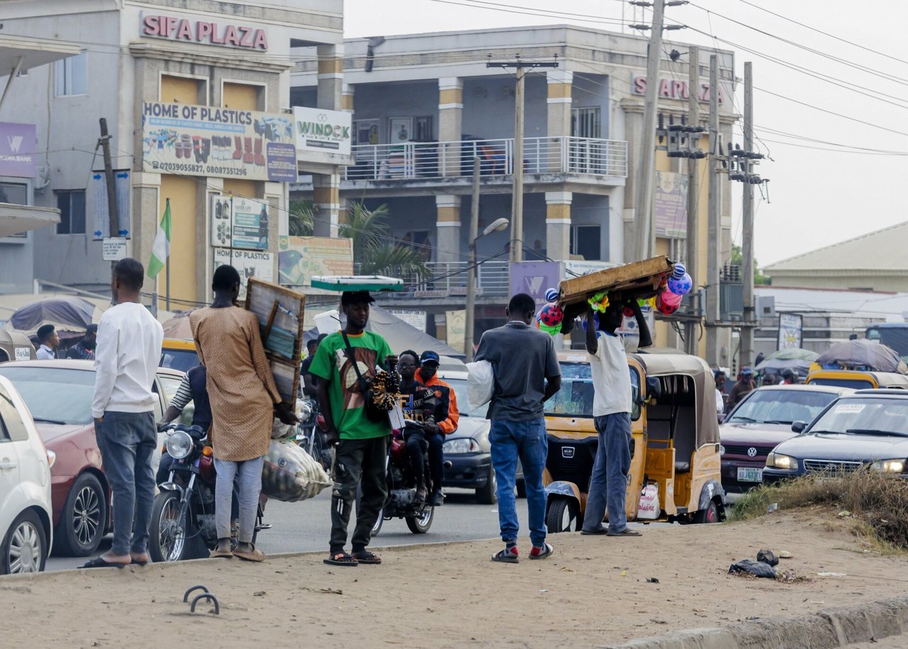 Pareigūnai: per du išpuolius Nigerijoje pagrobta daugiau kaip 100 žmonių