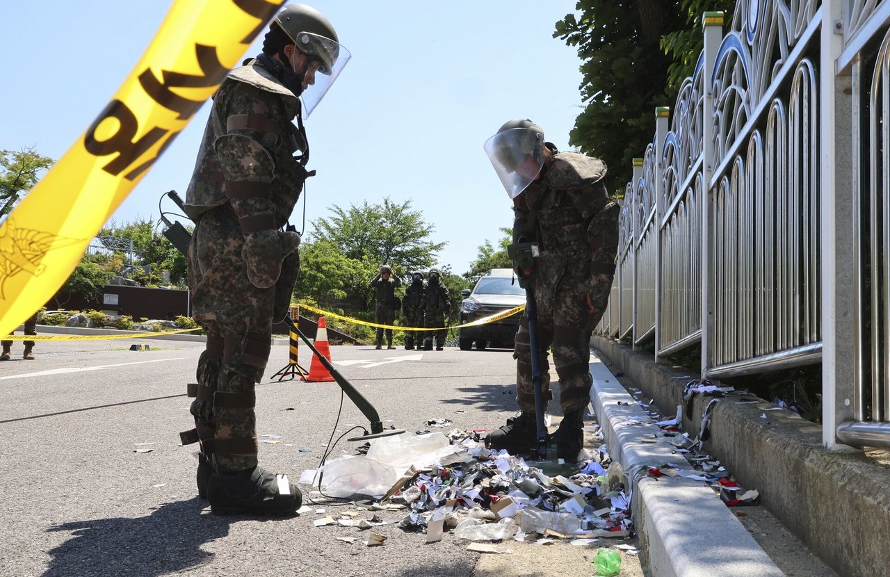 Seulo kariuomenė: Pchenjanas vėl išsiuntė į Pietų Korėją balionus su šiukšlėmis