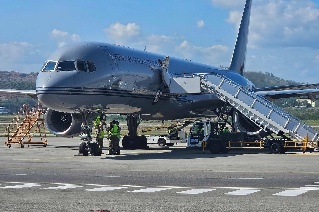 N.Zelandijoje saugiai nusileido keleivinis lėktuvas su užsidegusiu varikliu