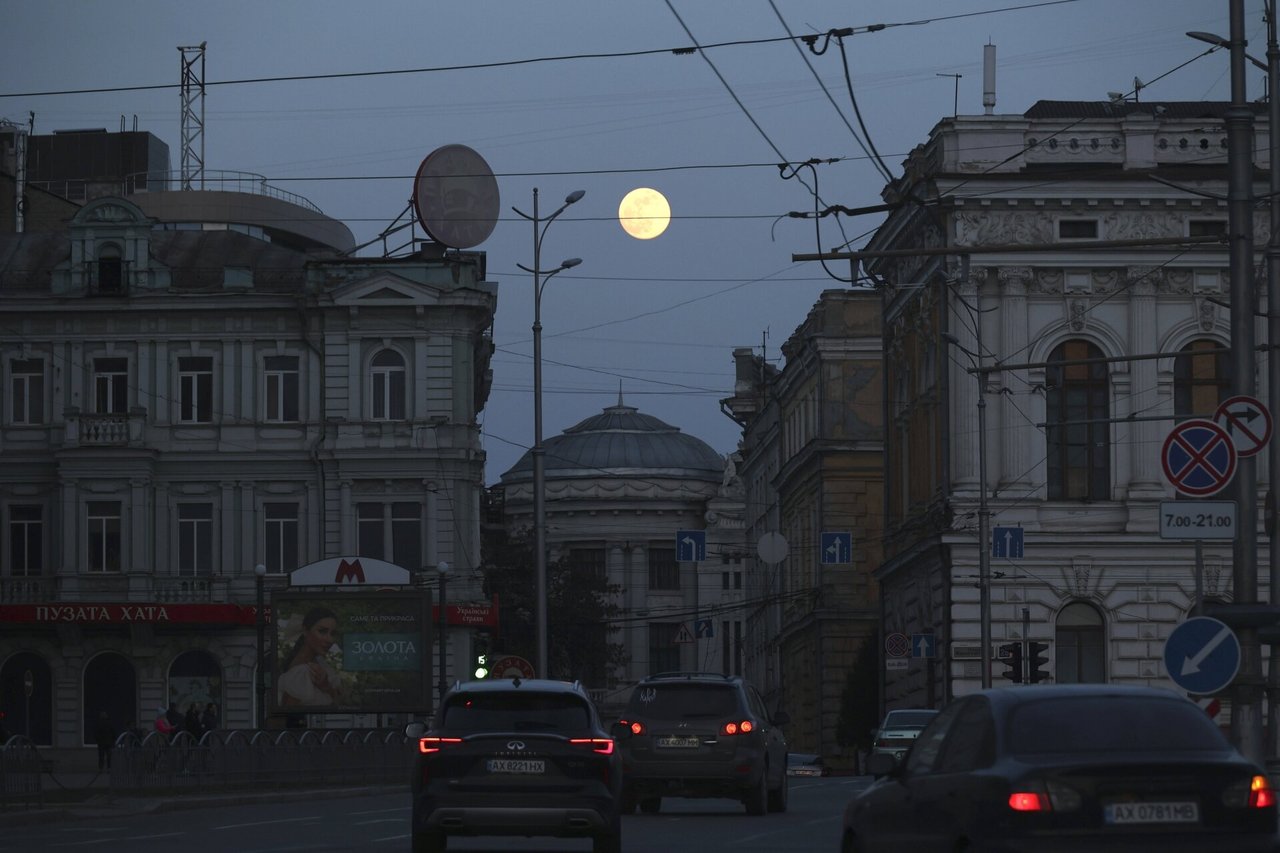 Po naktinių Rusijos smūgių daugumai Ukrainos namų ūkių atnaujintas elektros tiekimas