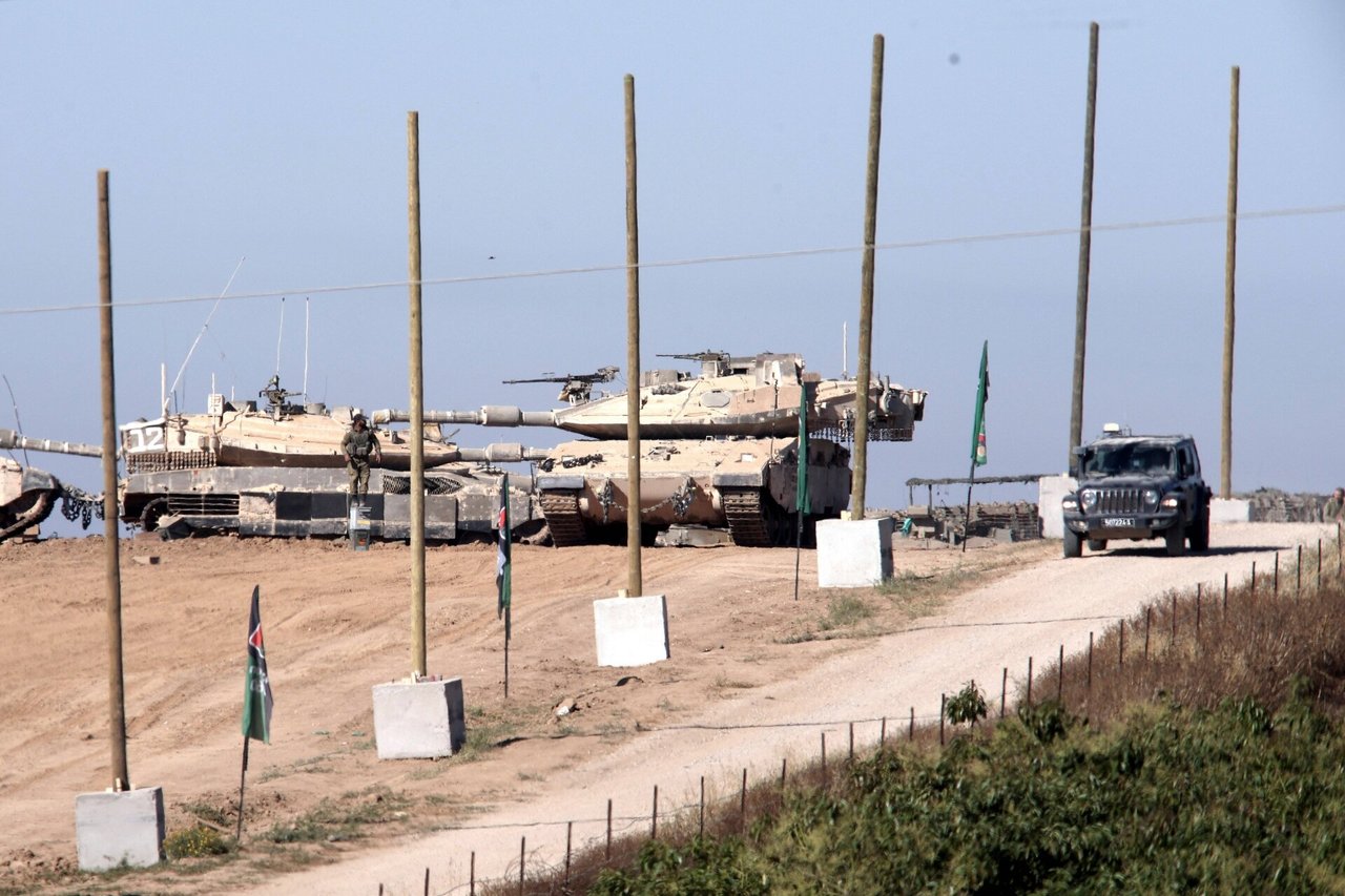 Izraelio kariuomenė: vėl paleista raketų į svarbų Gazos Ruožo sienos perėjimo punktą