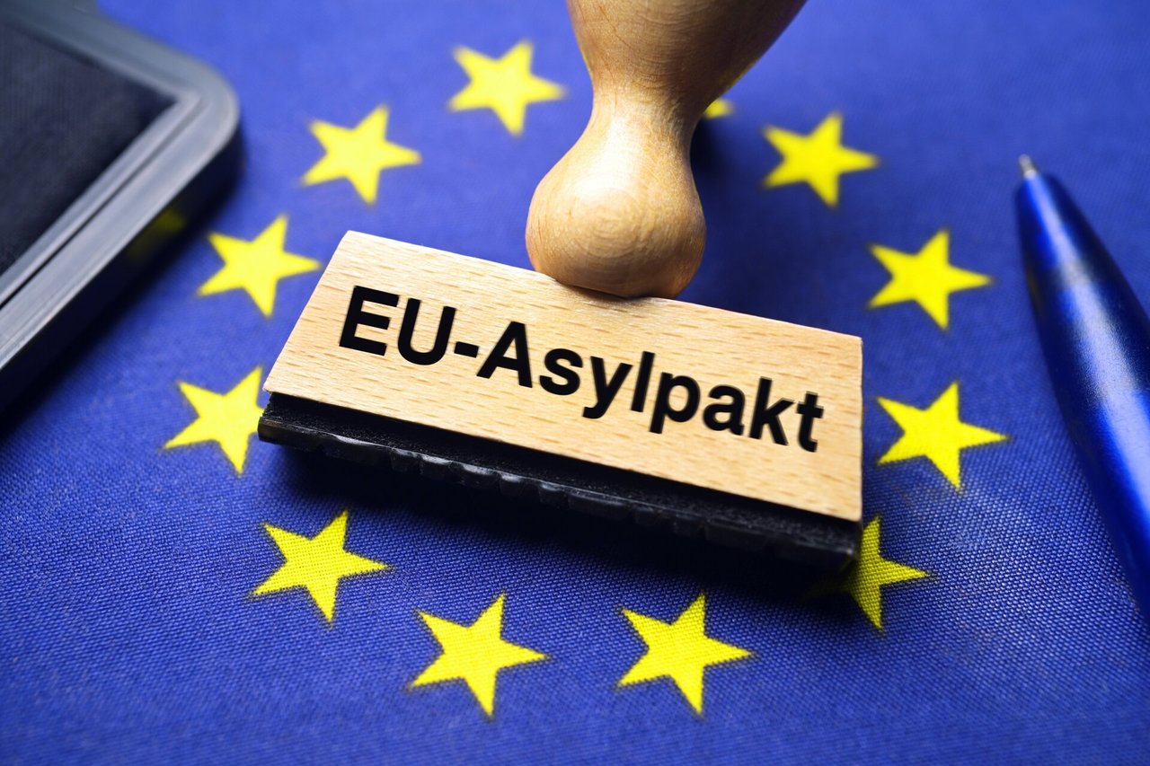ES patvirtins migracijos ir prieglobsčio paktą, daliai šalių siekiant griežtinti taisykles