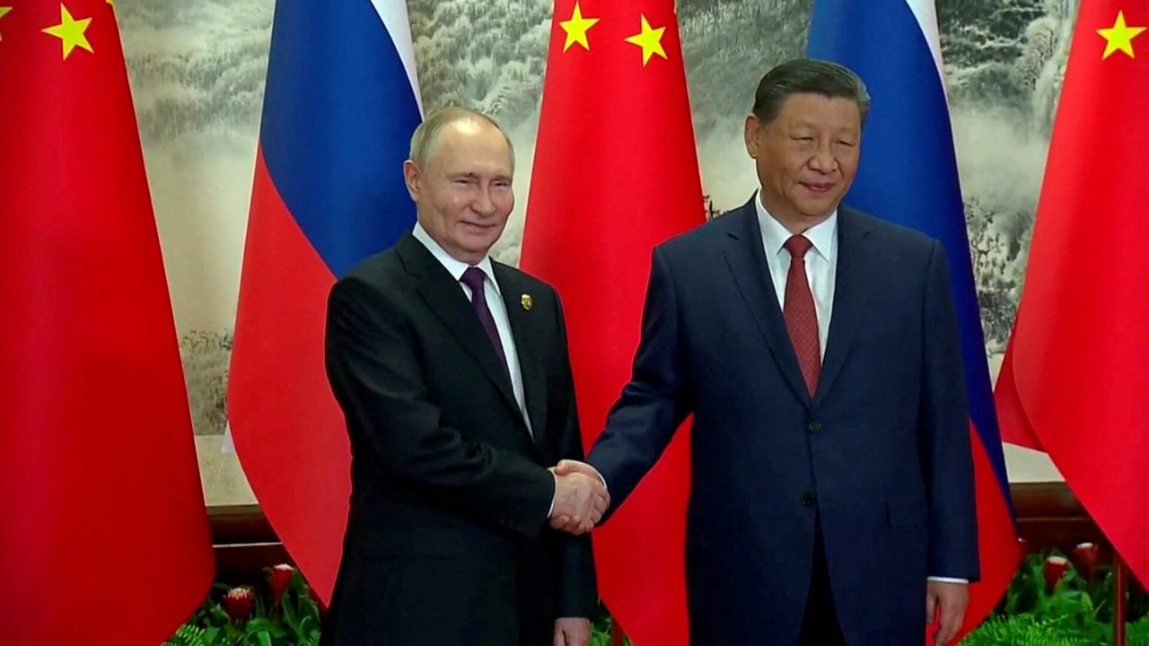 Xi Jinpingas V. Putinui: Kinijos ir Rusijos ryšiai prisideda prie taikos
