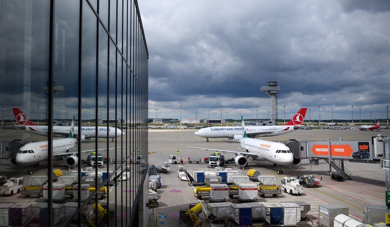 Berlyno Brandenburgo oro uoste dėl techninės problemos sustabdyti skrydžiai