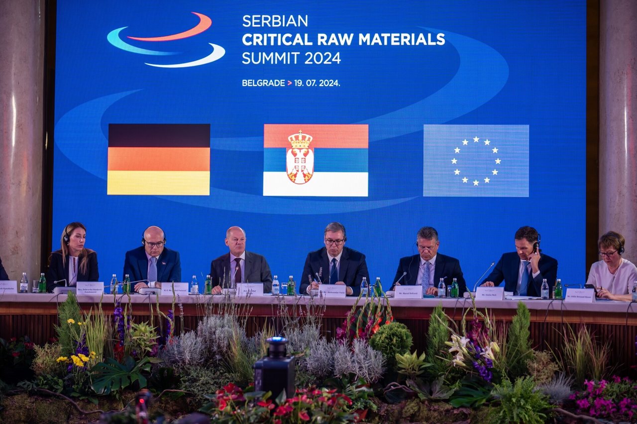 AFP: ES ir Serbija pasirašė susitarimą dėl svarbiausiųjų žaliavų