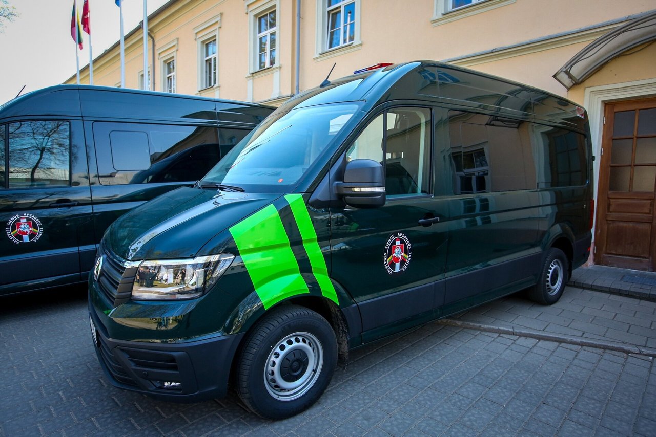 Pasieniečiai sulaikė septynis sirus mikroautobuse įrengtoje slėptuvėje gabenusį moldavą