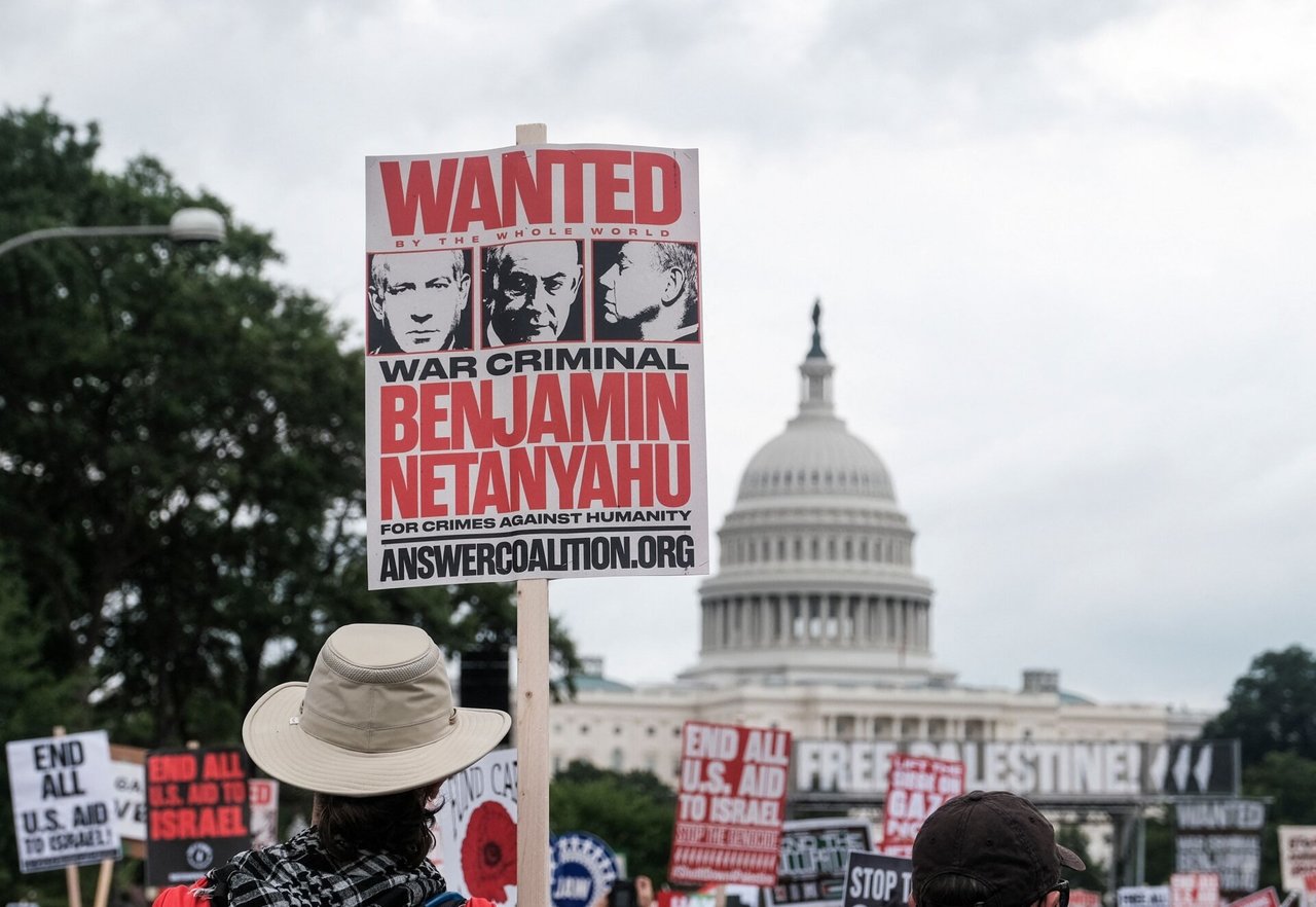 Prie JAV Kapitolijaus – tūkstančiai protestuojančiųjų prieš B. Netanyahu