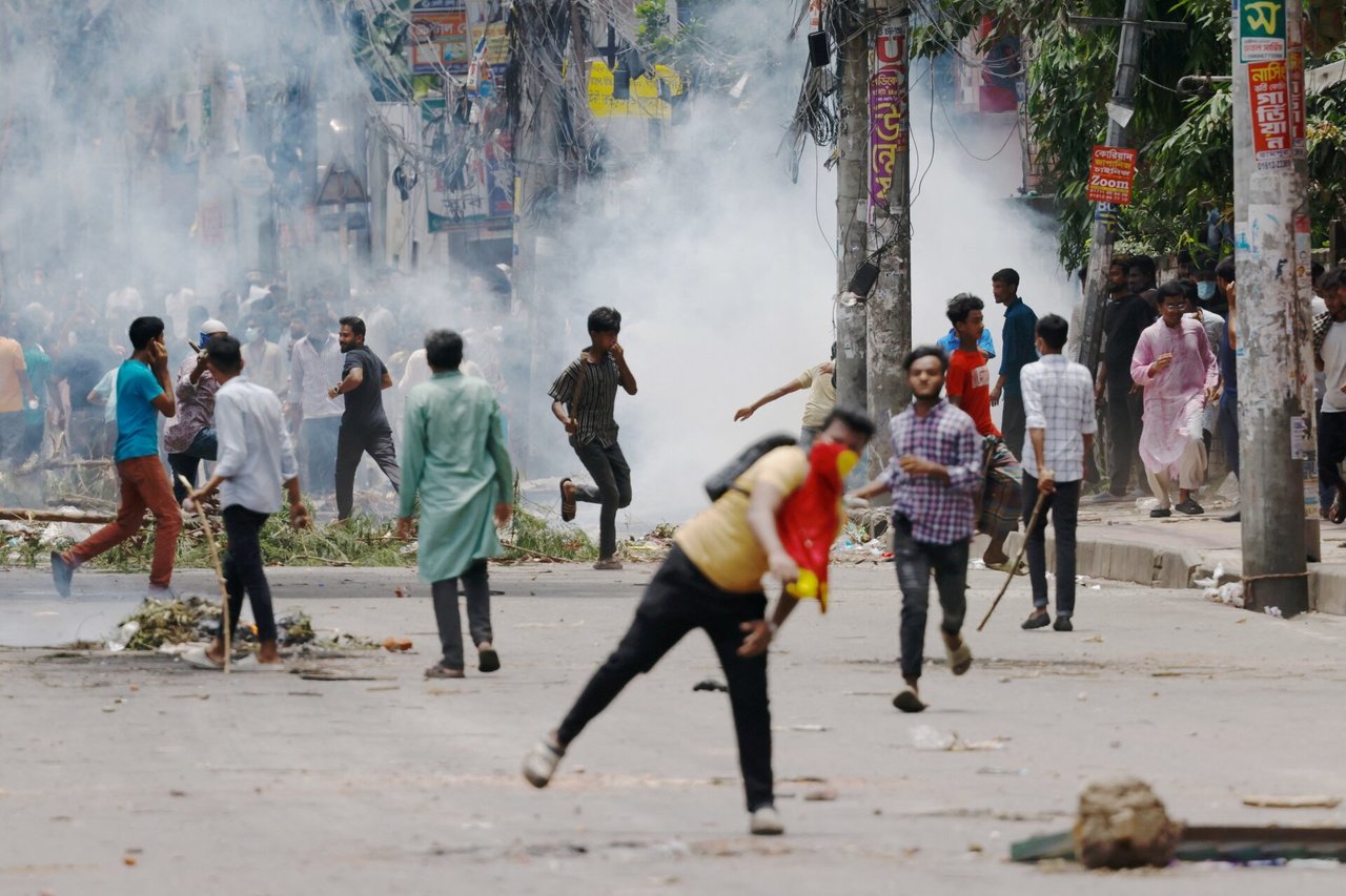 Bangladešas paskelbė gedulo dieną dėl šimtų per neramumus žuvusių žmonių