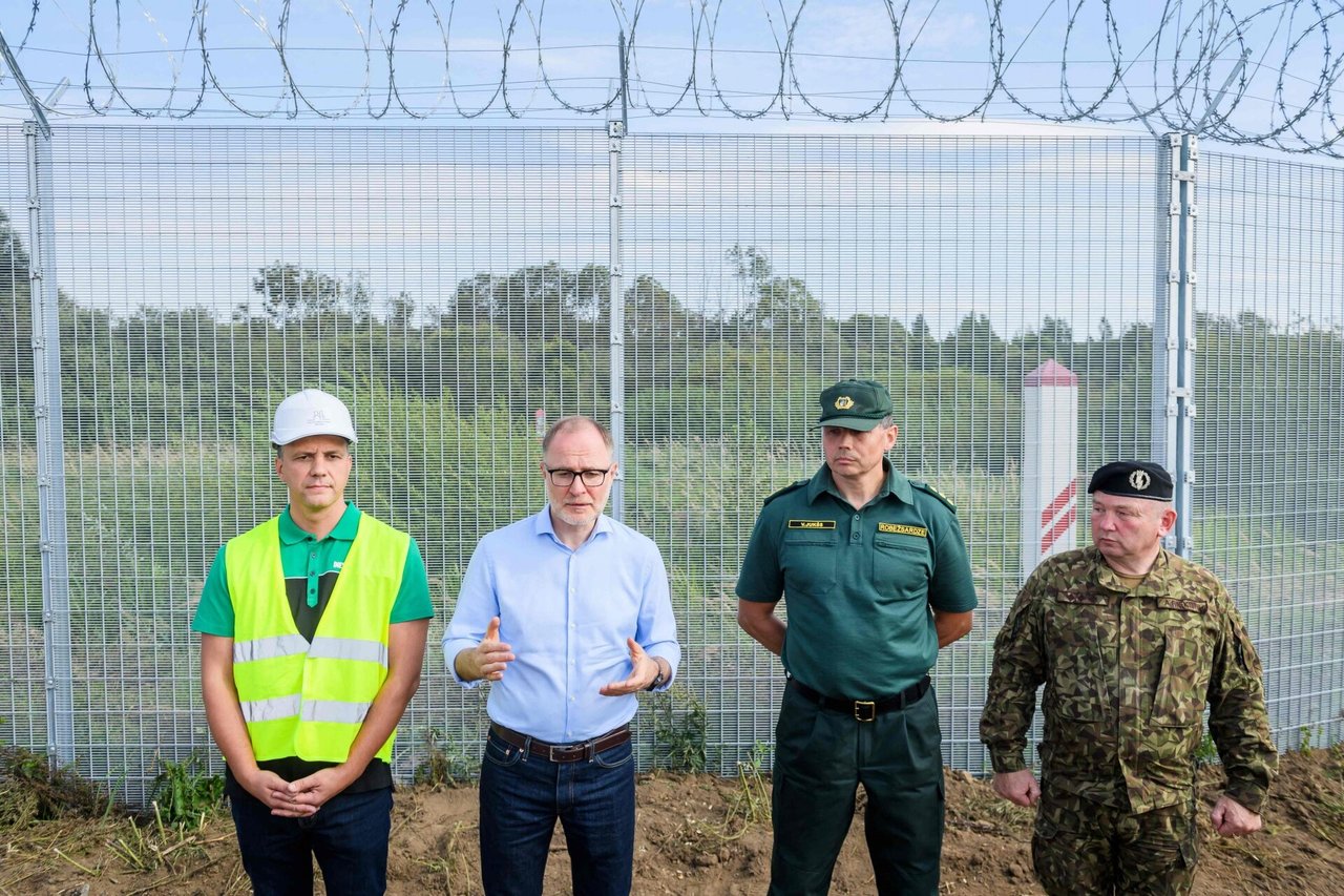 Latvijos kariuomenė baigė statyti 20 km ilgio tvoros atkarpą prie Rusijos sienos