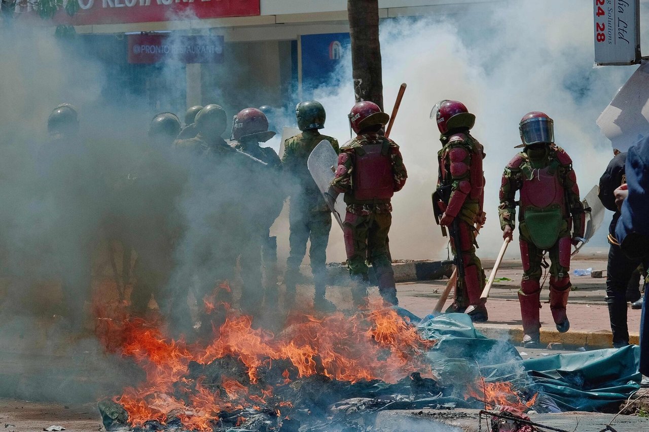 Kenijoje policija šaudė į protestuotojus, mitinguojančius prieš siūlomus naujus mokesčius