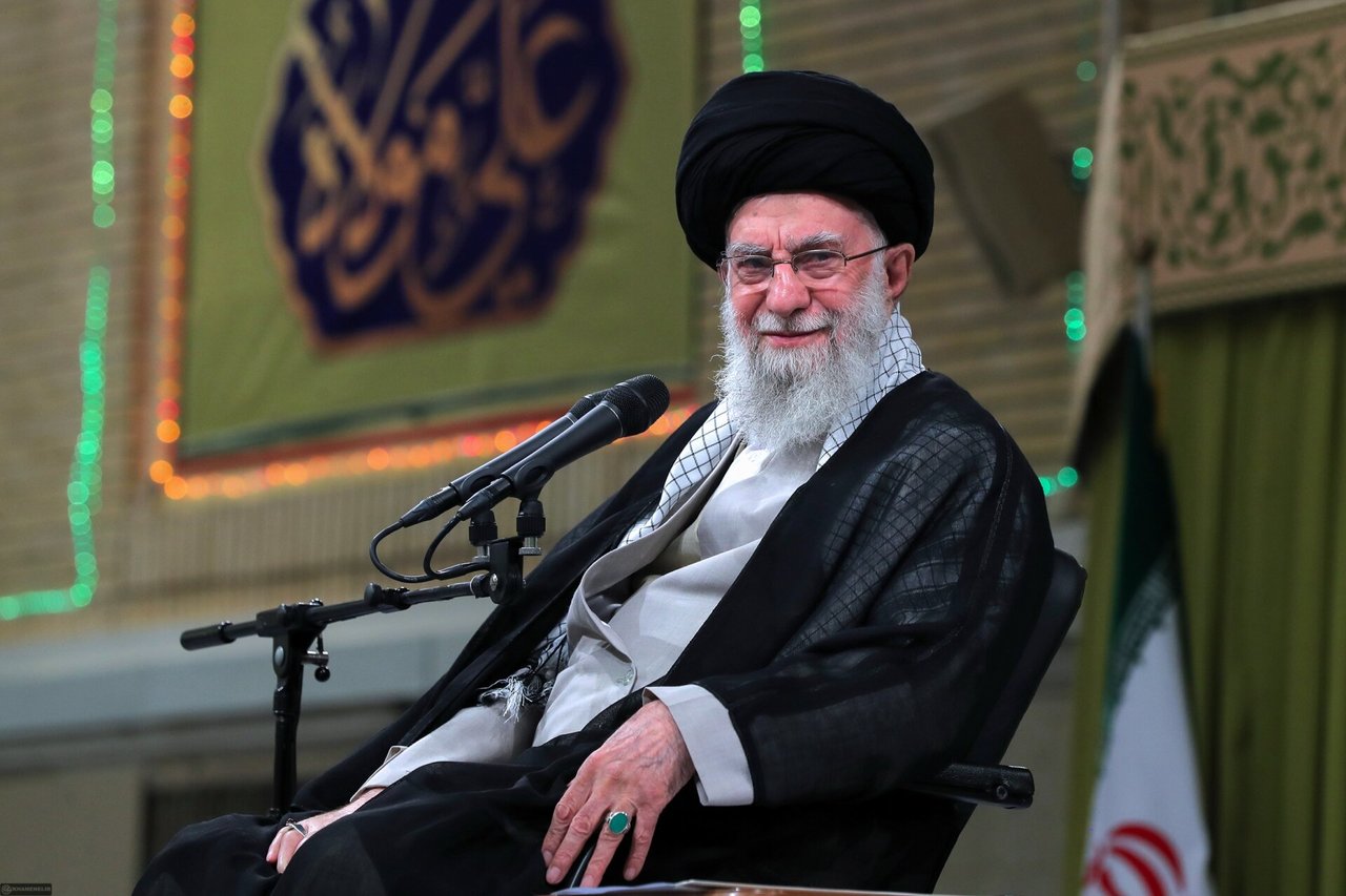 Irano dvasinis lyderis ragina rinkėjus aktyviai dalyvauti prezidento rinkimuose