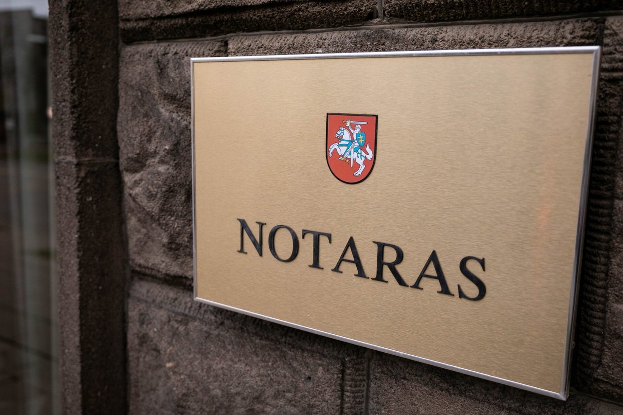 Vyriausybė siūlo notarinę formą taikyti renkant didesnę nei 100 tūkst. eurų paramą