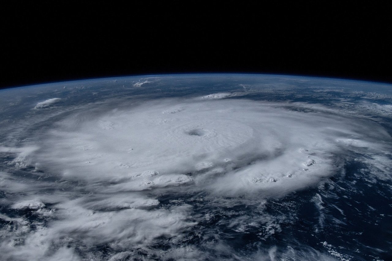 Uraganas „Beryl“, Karibuose nusinešęs mažiausiai 6 gyvybes, artėja prie Jamaikos