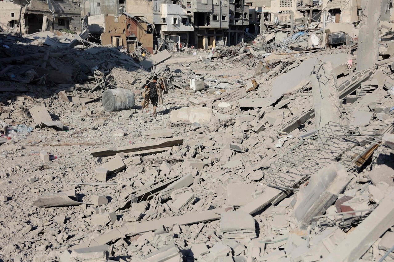Civilinės gynybos agentūra: Gazoje po griuvėsiais rasta apie 60 kūnų