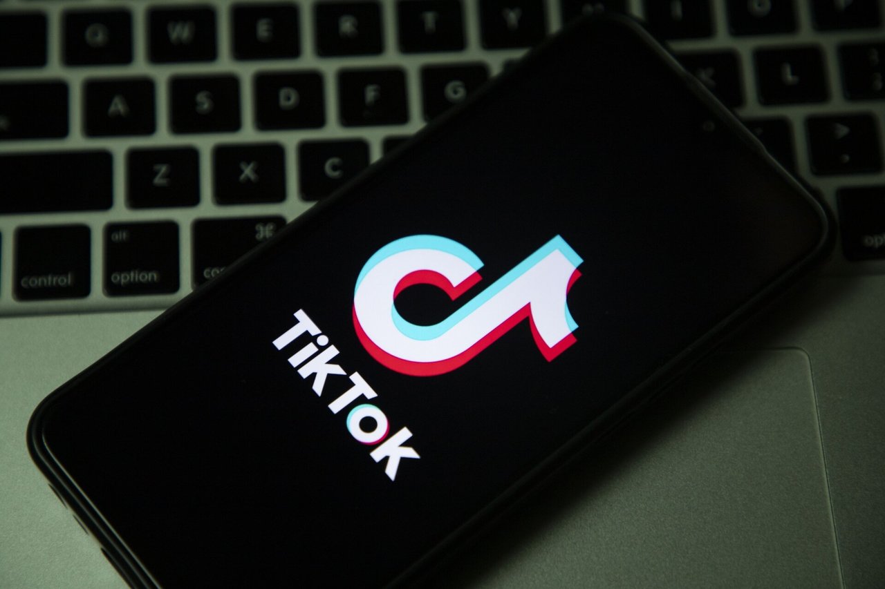 ES pradėjo oficialų tyrimą dėl „TikTok“ po galimo kišimosi į Rumunijos rinkimus