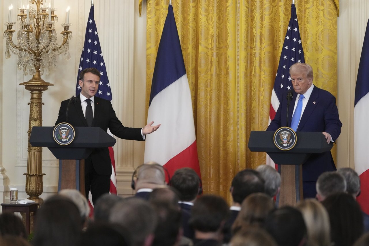 E.Macronas remia D.Trumpo diplomatiją, bet siekia JAV paramos dėl bet kokių pajėgų