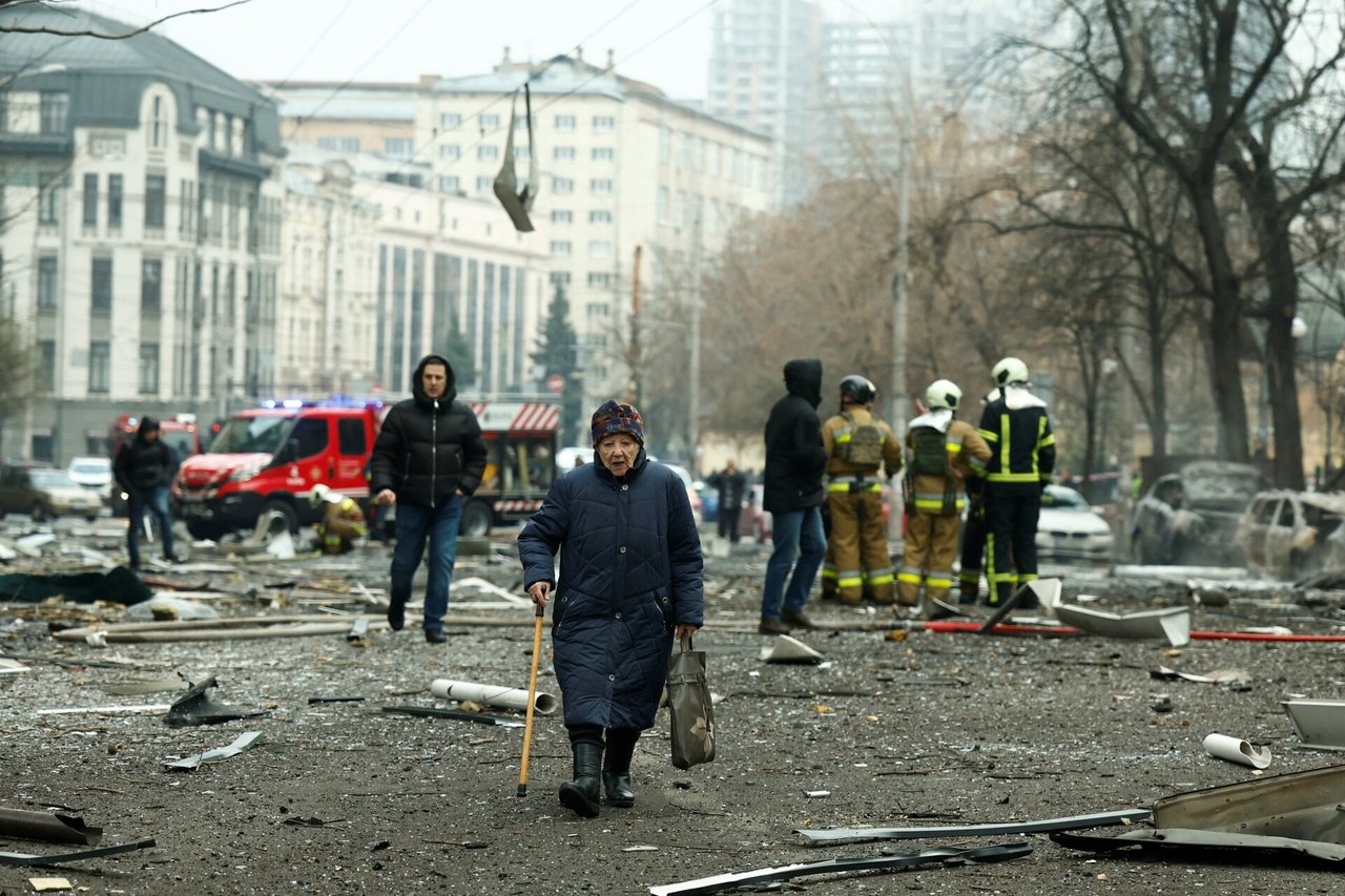 Per rusų raketų ataką Ukrainos sostinėje žuvo žmogus