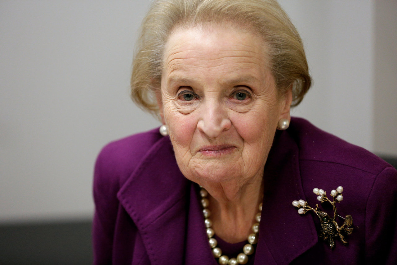 Mirė pirmoji JAV valstybės sekretorė moteris Madeleine Albright