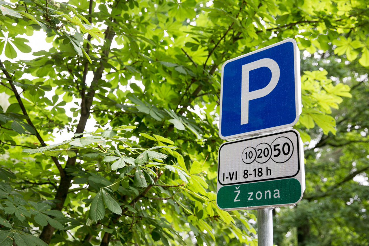 Kodėl brangsta automobilių parkavimas atskirose Vilniaus vietose: priežastis – 85 proc. riba