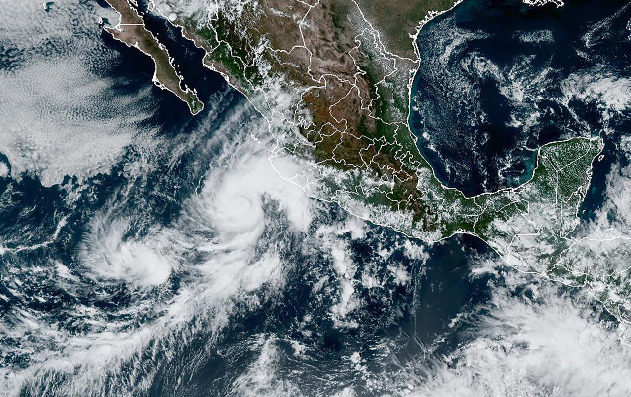 Meksikos link artėjantis uraganas Orlene sustiprėjo iki 4-os kategorijos