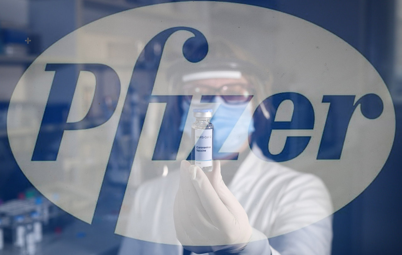 Vakcinų skeptikų mįslė: kas yra vyras, jiems esą papasakojęs apie „Pfizer“ planus