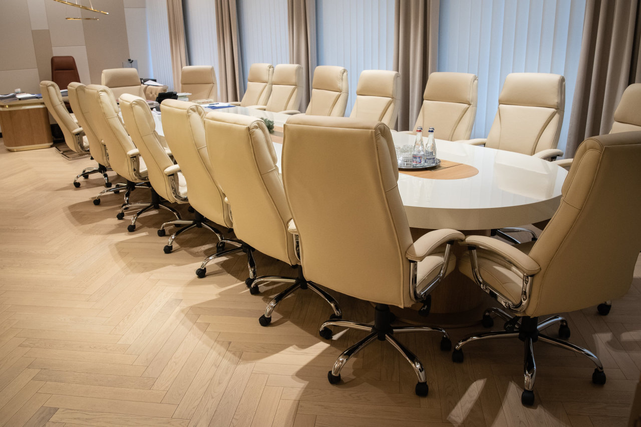 Naujos kabineto 339 remonto aplinkybės: 207 tūkst. eurų vien baldams, apsaugos sistemų kaina – neaiški