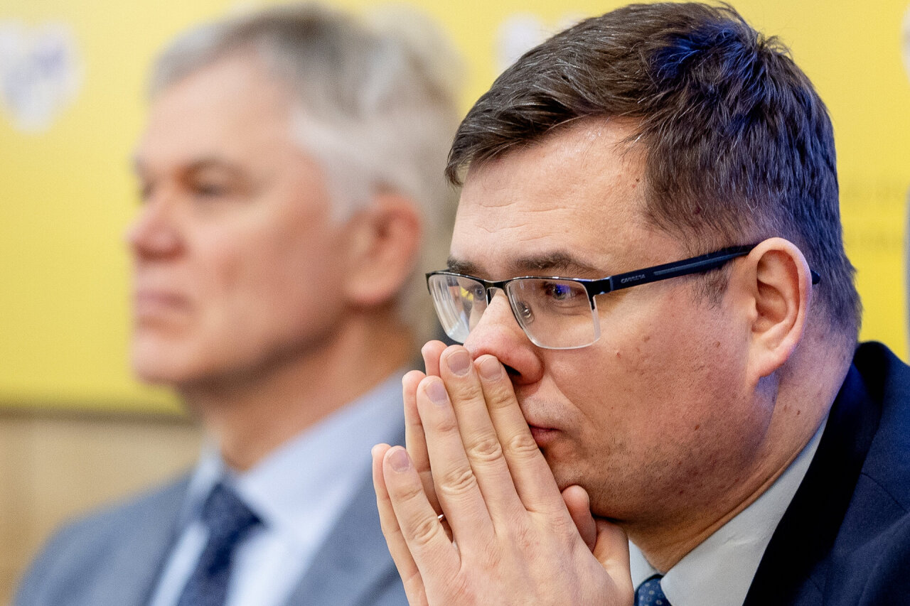 Sinica abejoja, ar Kasčiūnui pavyks išlaviruoti: jo plukdomas konservatorių laivas gali sulūžti