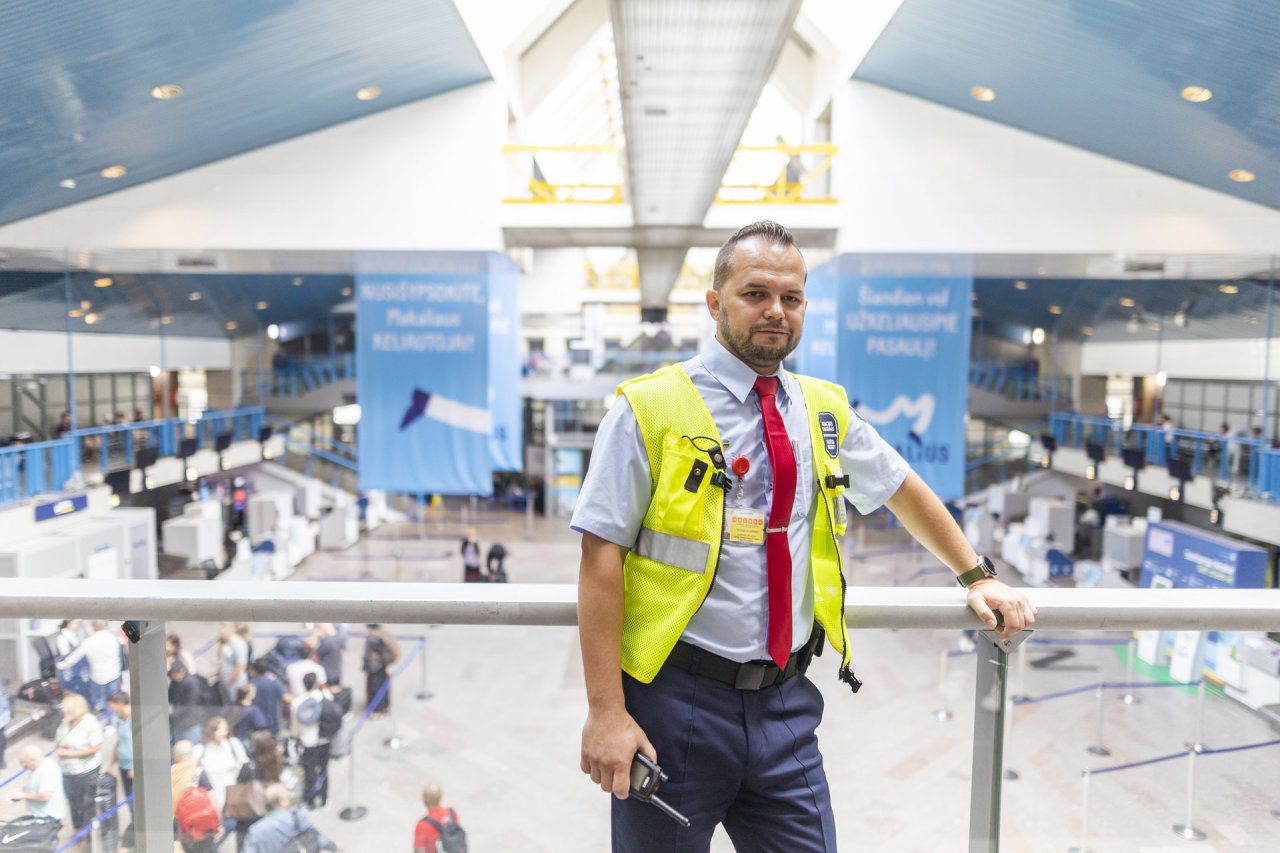Nematoma oro uosto pusė su aviacijos saugumo darbuotoju: stresas'2000 ir kaip susikalbėti su kine